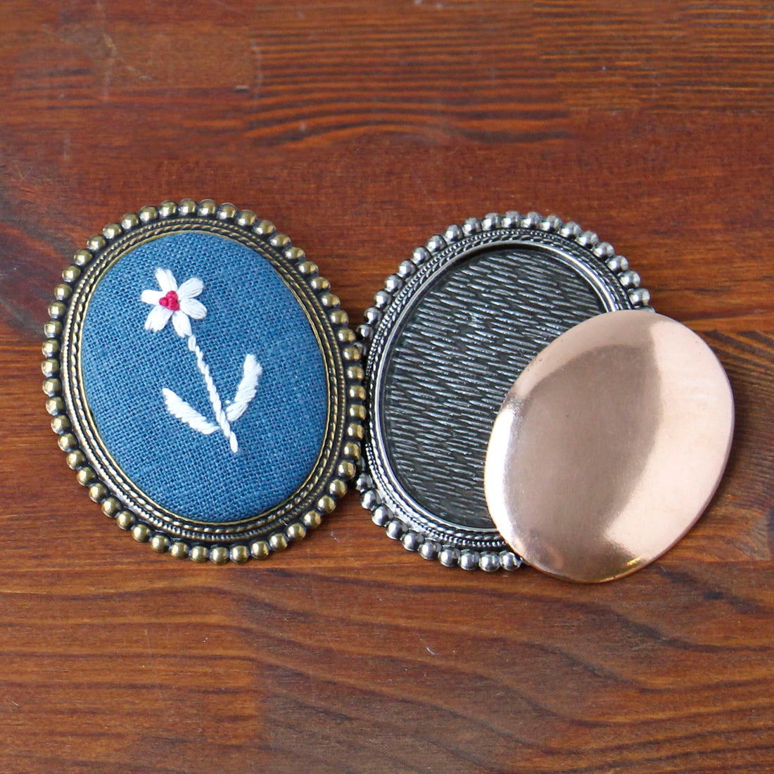 Oval Frame Pin/Brooch