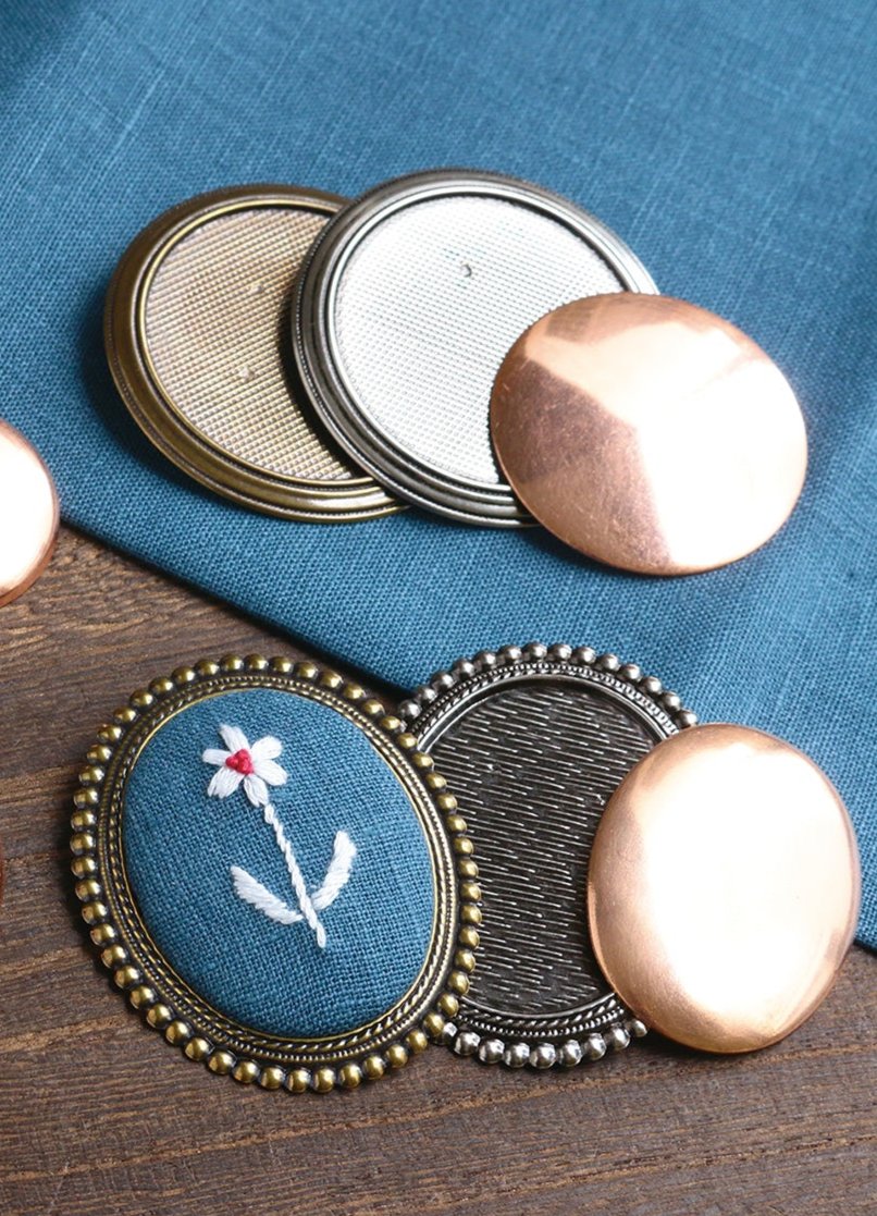 Oval Frame Pin/Brooch