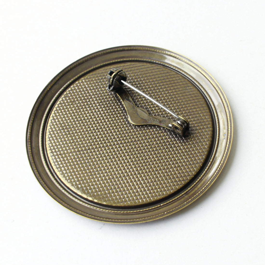 Round Frame Pin/Brooch