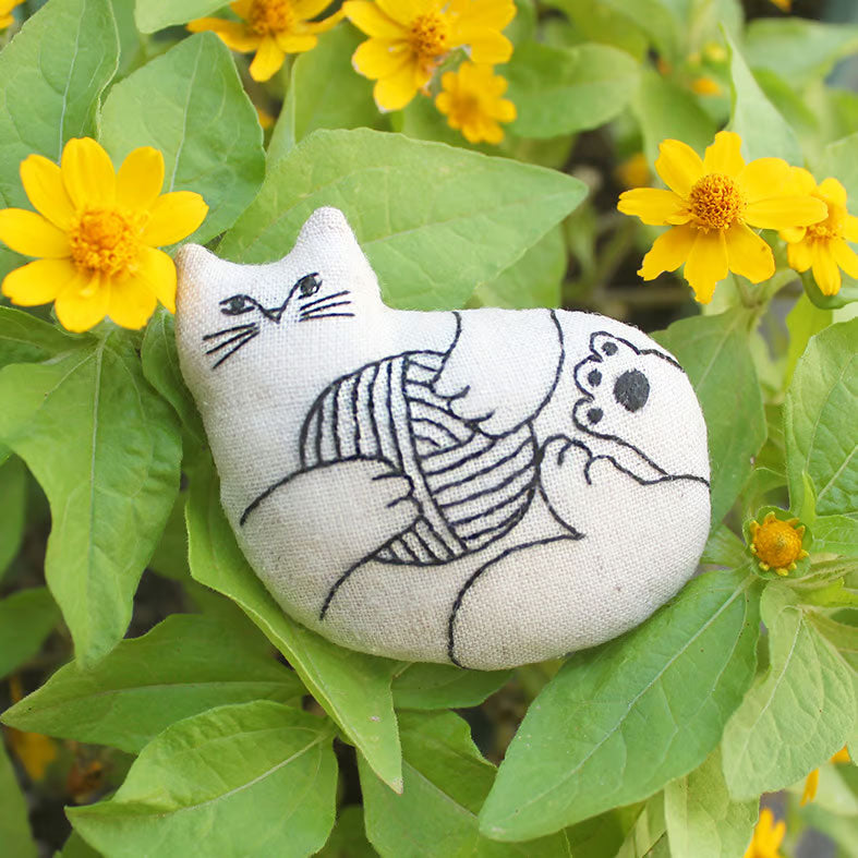 Cat Stuffie Embroidery Kit - White with Ball of Yarn